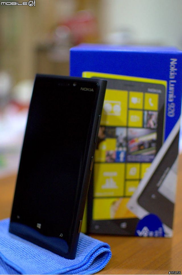 Nokia Lumia 920黑 簡單外在開箱
