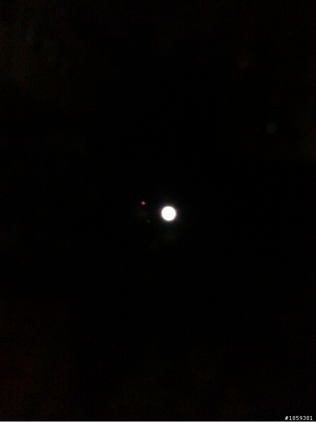 【很討厭!急問】note 2晚上對著光源拍攝會有光點!