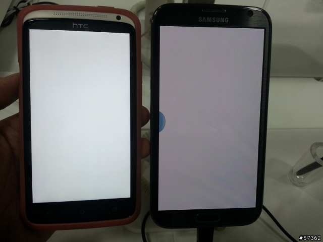 開啟藍色大門~NOTE2 與HTC ONE x螢幕比較
