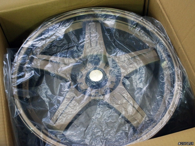 [分享] 超輕量18吋鍛造框 TRD T3