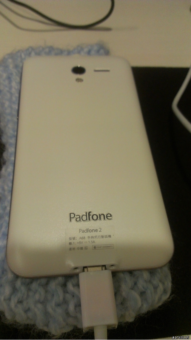 padfone 2 白色 好迷人~~(開箱)