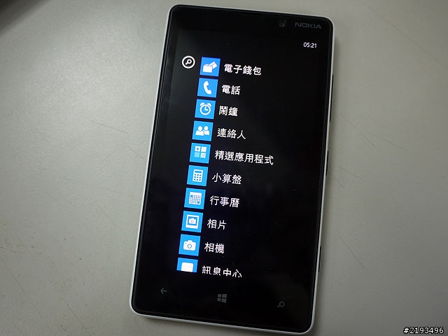 NOKIA Lumia 820 開箱