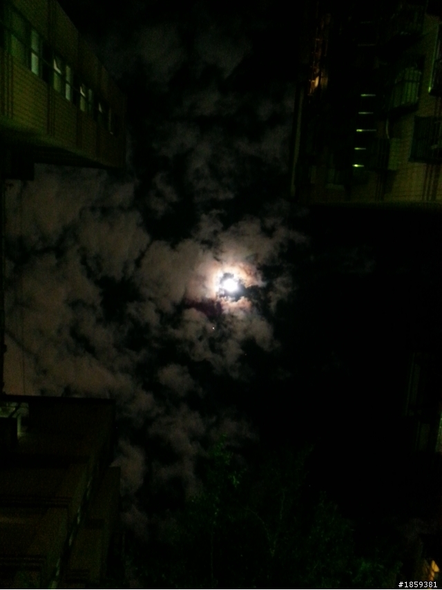 【很討厭!急問】note 2晚上對著光源拍攝會有光點!