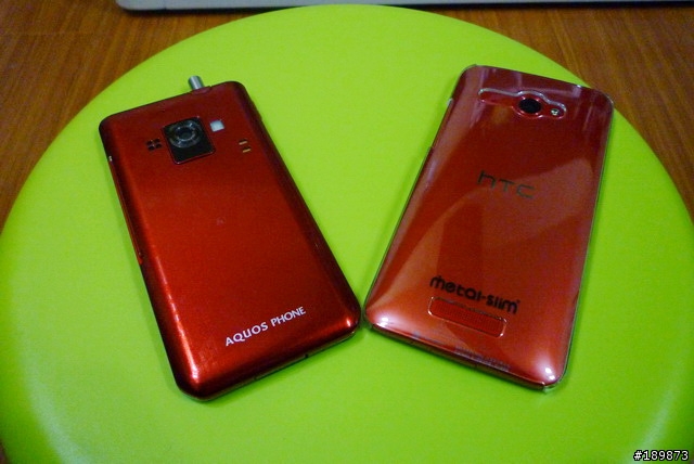 SH-02E 簡單開箱 和F-10D / 紅蝴蝶 外觀比較