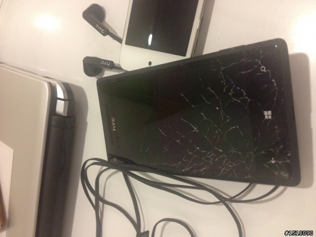 HTC 8X 螢幕蜘蛛網了...