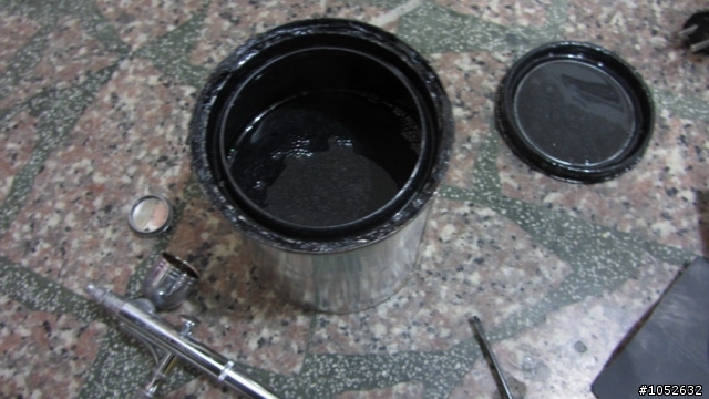下雨天沒事S60引擎蓋打蠟,噴水頭每次都要貼(煩死了)......就這樣給它噴下去