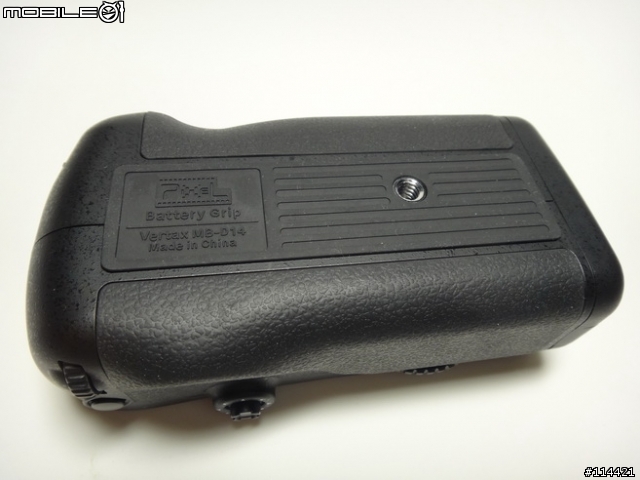 【分享開箱】2013 新年小開箱 品色 Pixel 副廠電池手把 Vertax D14 for Nikon D600