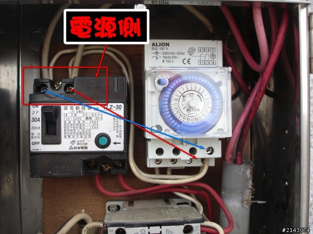 請教一下!這太陽能熱水器的定時控制器與漏電斷路器是不是接錯了?