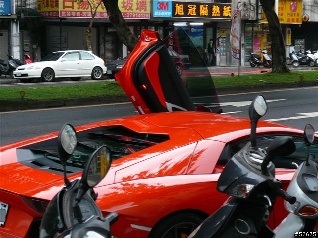 內湖遇見橘色Lamborghini Aventador LP700-4