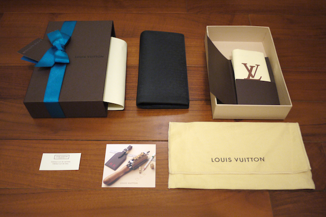 2013年最佳送禮選擇 "為什麼有錢人都用長皮夾" 作者指定款 LV Louis Vuitton Taiga 長夾