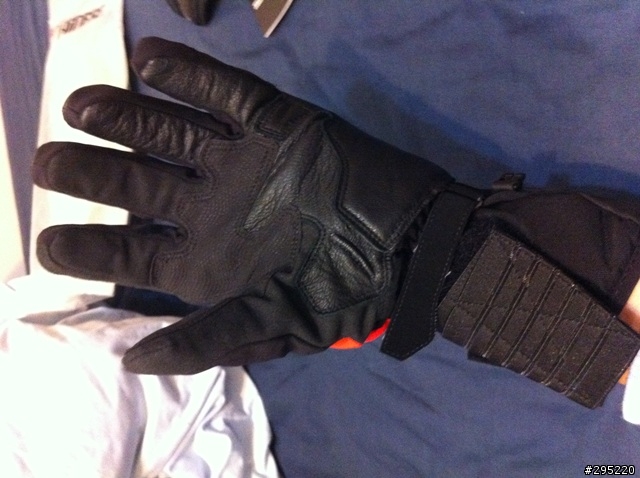 [開箱] Dainese Guanto KKH D-DRY   1/27新增使用心得