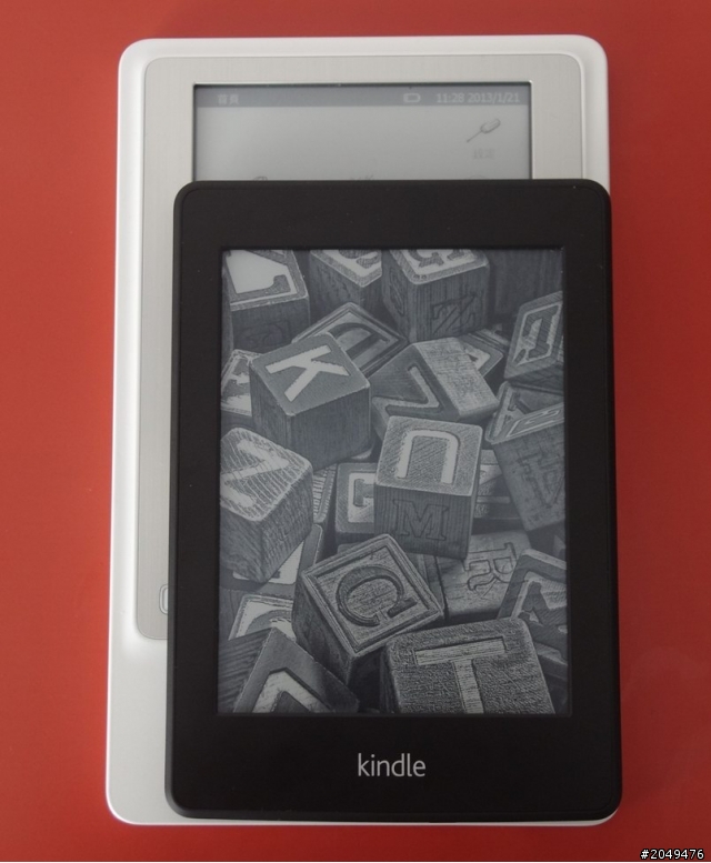 【外觀比一比】Amazon Kindle Paperwhite VS.優派遠流金庸機