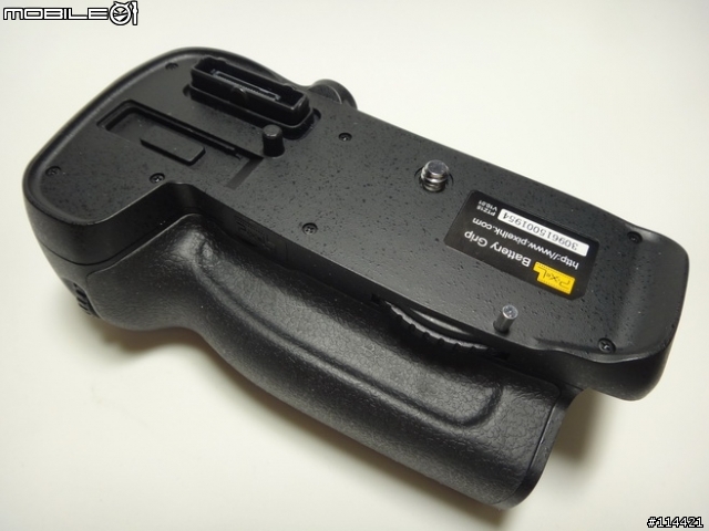 【分享開箱】2013 新年小開箱 品色 Pixel 副廠電池手把 Vertax D14 for Nikon D600