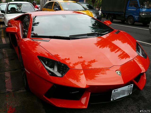 內湖遇見橘色Lamborghini Aventador LP700-4