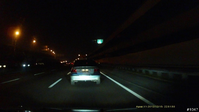 原來晚上不開車燈或是尾燈完全不亮警察是不取締的 (更新,已經依法製單舉發)