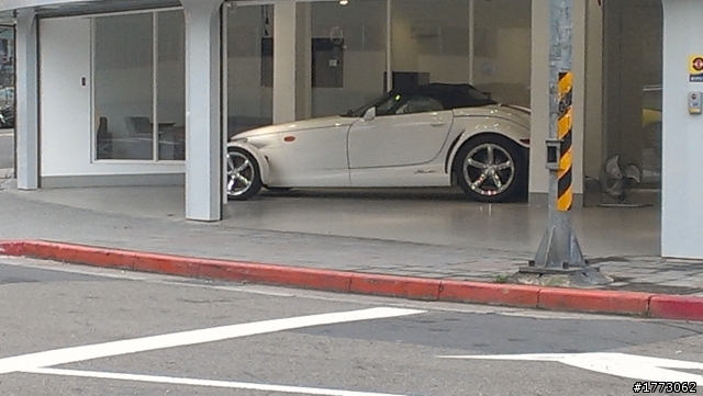 請問這一台是什麼車種??