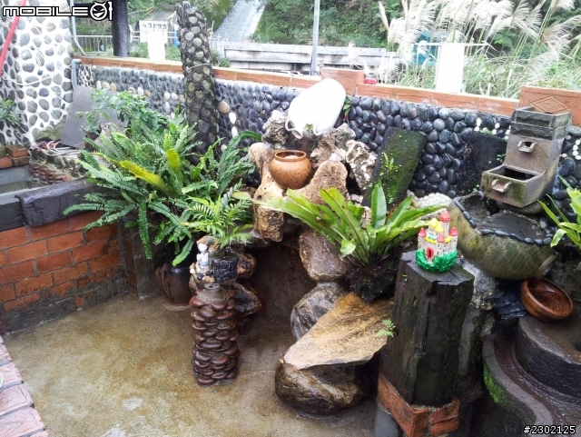 庭院不只能種花種樹，耗時兩個月一人獨自純手工打造外面看不到的超大型過濾型魚池