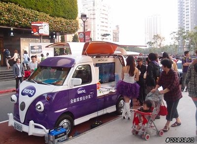 巧遇BENQ智慧電視~體驗車in台中勤美誠品綠園道