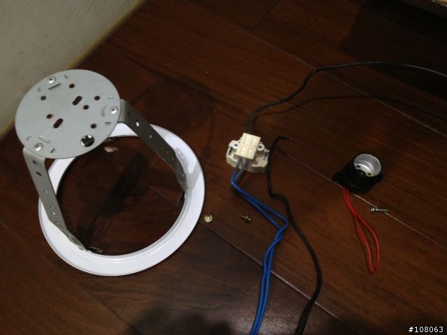 閒來無事，把家中老舊的PL省電燈泡崁燈換成E27 LED燈泡