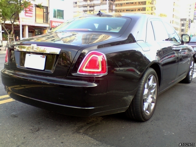 路上巧遇 Rolls-Royce Ghost