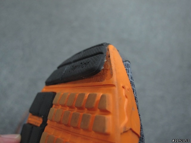 有人買PUMA的慢跑鞋也遇到這樣的事嗎