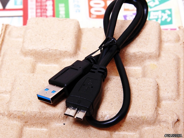 分享可以殺雞取卵-3年保的Toshiba 黑靚潮 750GB USB3.0 2.5吋行動硬碟