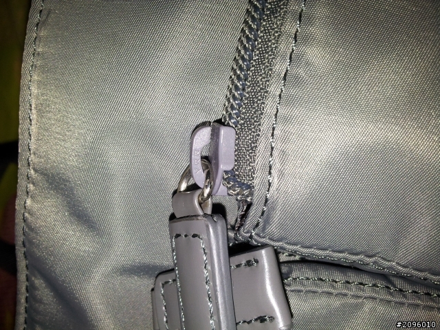 『問題』這PRADA，BT6671包是否為真品?勞煩個位了。