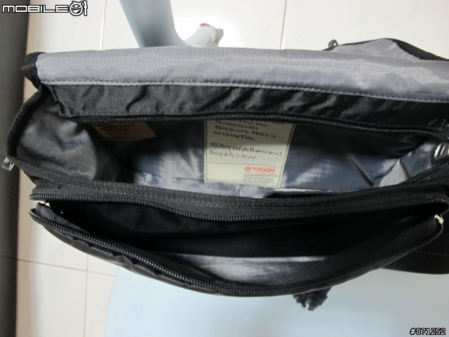 2012年送給女王的耶誕禮物agnes b日本限定包