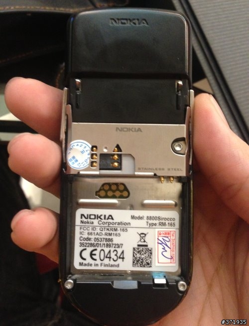 怒怒怒 請問我在露天買的這支手機Nokia 8800 Sirocco是正品嗎?露天賣家堅稱是正品,大家注意