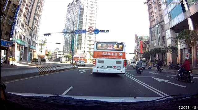 無敵行車紀錄器開箱CR-T02‧難道還有翻譯功能?