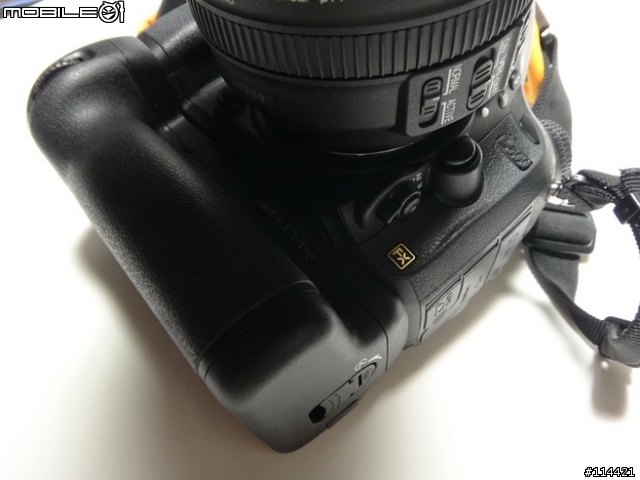 【分享開箱】2013 新年小開箱 品色 Pixel 副廠電池手把 Vertax D14 for Nikon D600