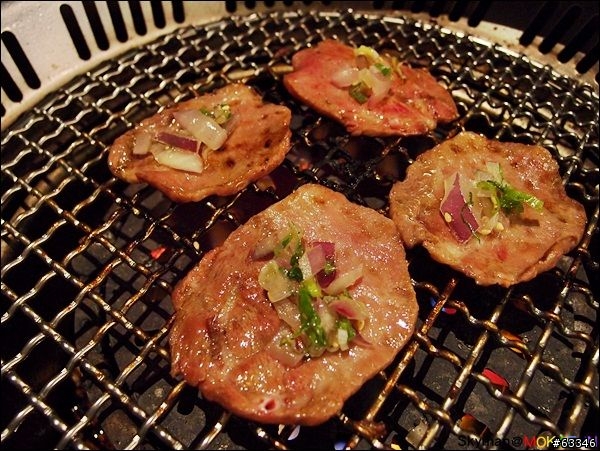 台中豐原-牧島燒肉專門店。食材、服務都蠻不錯的