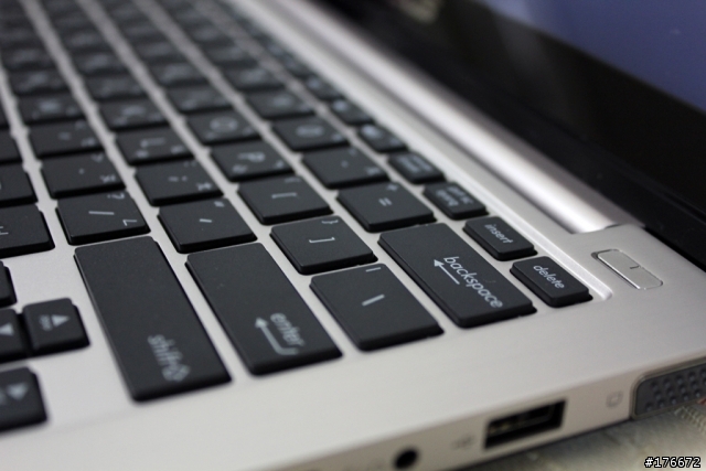 ASUS VivoBook S200E樂活小開箱