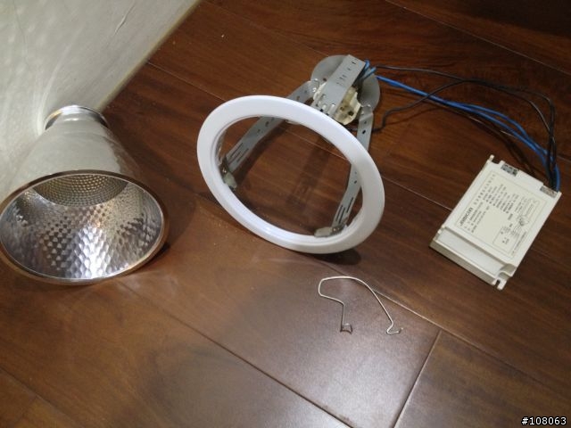 閒來無事，把家中老舊的PL省電燈泡崁燈換成E27 LED燈泡