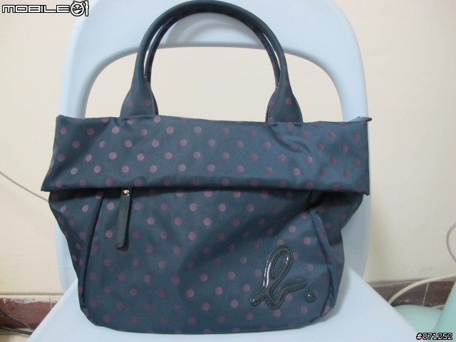 2012年送給女王的耶誕禮物agnes b日本限定包