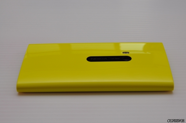 遲來的開箱，LUMIA 920 黃!!!