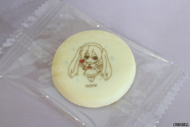 【開箱超劇場】小小天使ミク醬 + 好吃的蛋糕餅乾唷~~♪( 日本好微笑(GSC)期間限定天使初音蛋糕禮盒 )