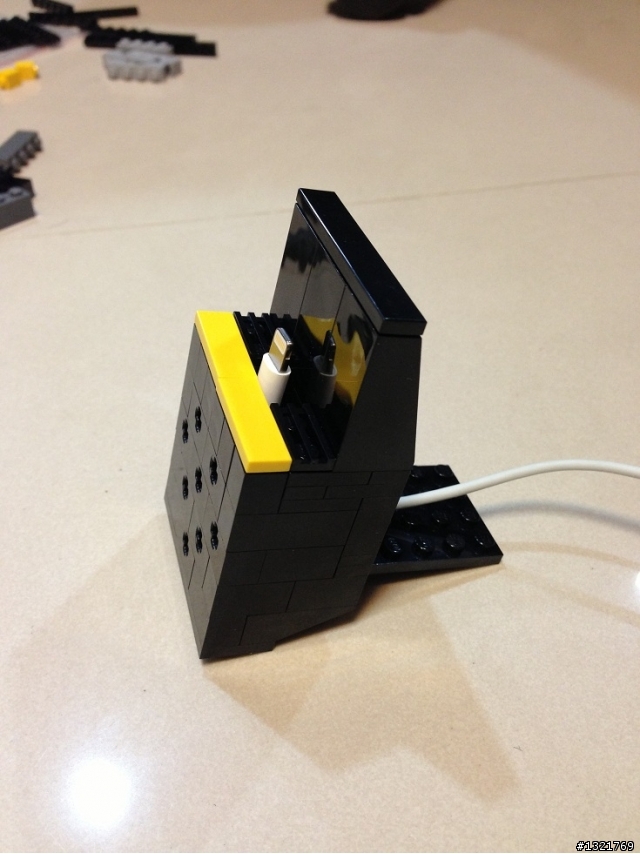 [分享] Lego樂高自製iPhone 5 Lightning Dock底座