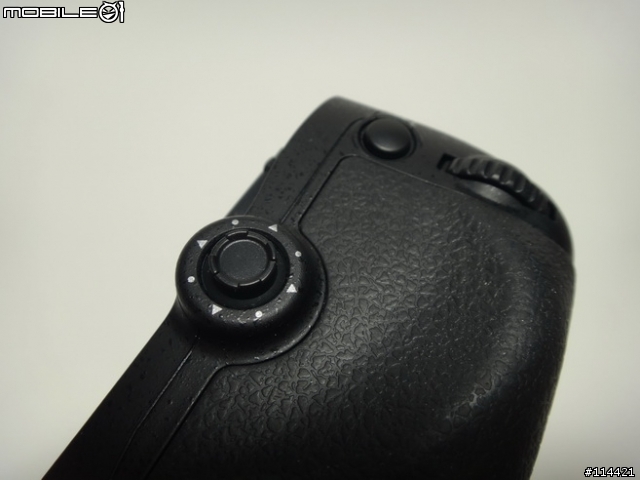 【分享開箱】2013 新年小開箱 品色 Pixel 副廠電池手把 Vertax D14 for Nikon D600