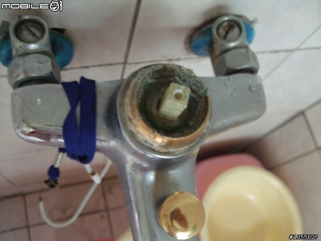 水龍頭更換陶瓷軸心問題 無法轉開 請問工具