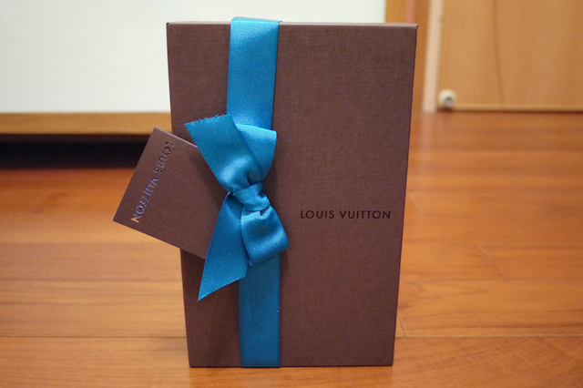 2013年最佳送禮選擇 "為什麼有錢人都用長皮夾" 作者指定款 LV Louis Vuitton Taiga 長夾