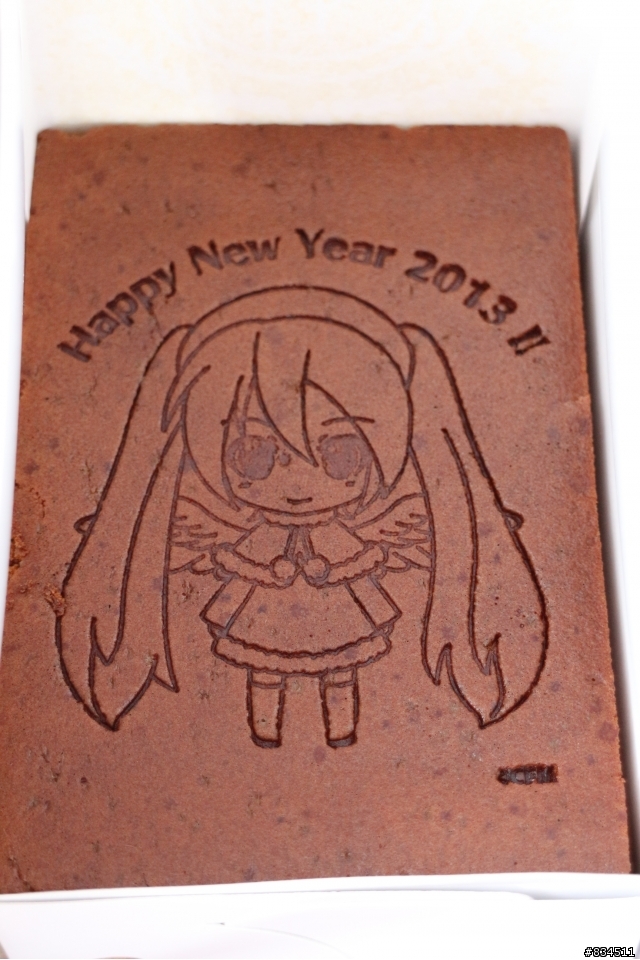 【開箱超劇場】小小天使ミク醬 + 好吃的蛋糕餅乾唷~~♪( 日本好微笑(GSC)期間限定天使初音蛋糕禮盒 )