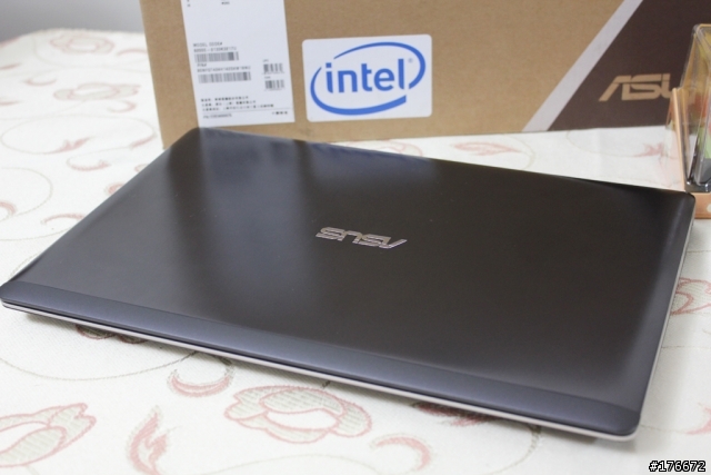 ASUS VivoBook S200E樂活小開箱