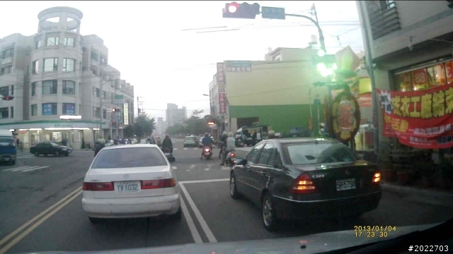 停車位不好找，請大家體諒！