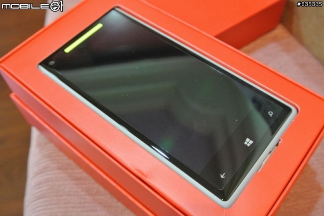[開箱]....限量總是殘酷的  hTC 灰8X....補上Fatboy無線充電