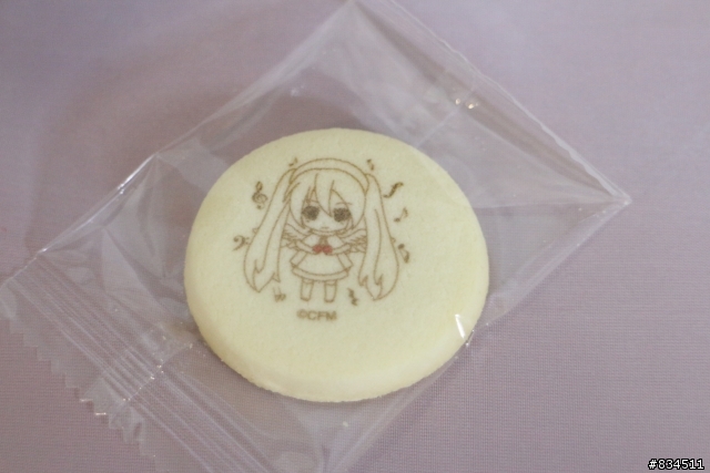 【開箱超劇場】小小天使ミク醬 + 好吃的蛋糕餅乾唷~~♪( 日本好微笑(GSC)期間限定天使初音蛋糕禮盒 )