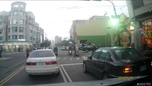 停車位不好找，請大家體諒！