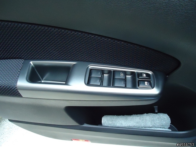 2012 Subaru Forester 2.0XS 深海藍 開箱 1/21 新增引擎室拉桿