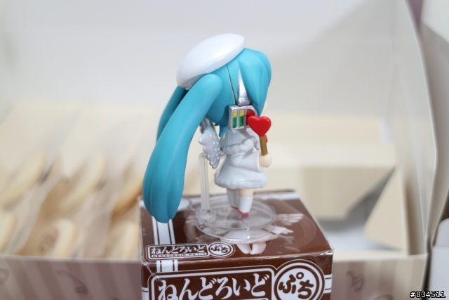 【開箱超劇場】小小天使ミク醬 + 好吃的蛋糕餅乾唷~~♪( 日本好微笑(GSC)期間限定天使初音蛋糕禮盒 )