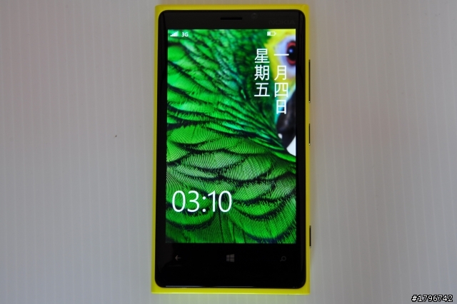 遲來的開箱，LUMIA 920 黃!!!